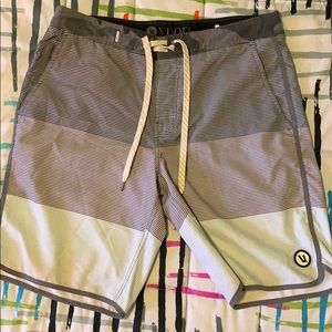 Vuori Cruise Boardshort microstripe men's size 30